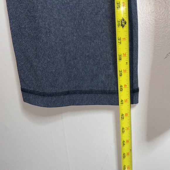 🌷Adorable Grey Lululemon flair reversible leggings with pattern on top! - Picture 5 of 13